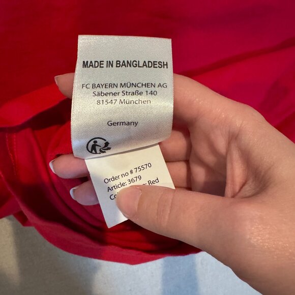 FC Bayern Munich Red Soccer T-Shirt Men’s Large – Official Fan Gear 5-Star Logo - Picture 5 of 6